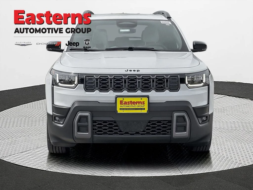 New 2026 Bright White Clear-Coat Exterior Paint Jeep Limited image 2