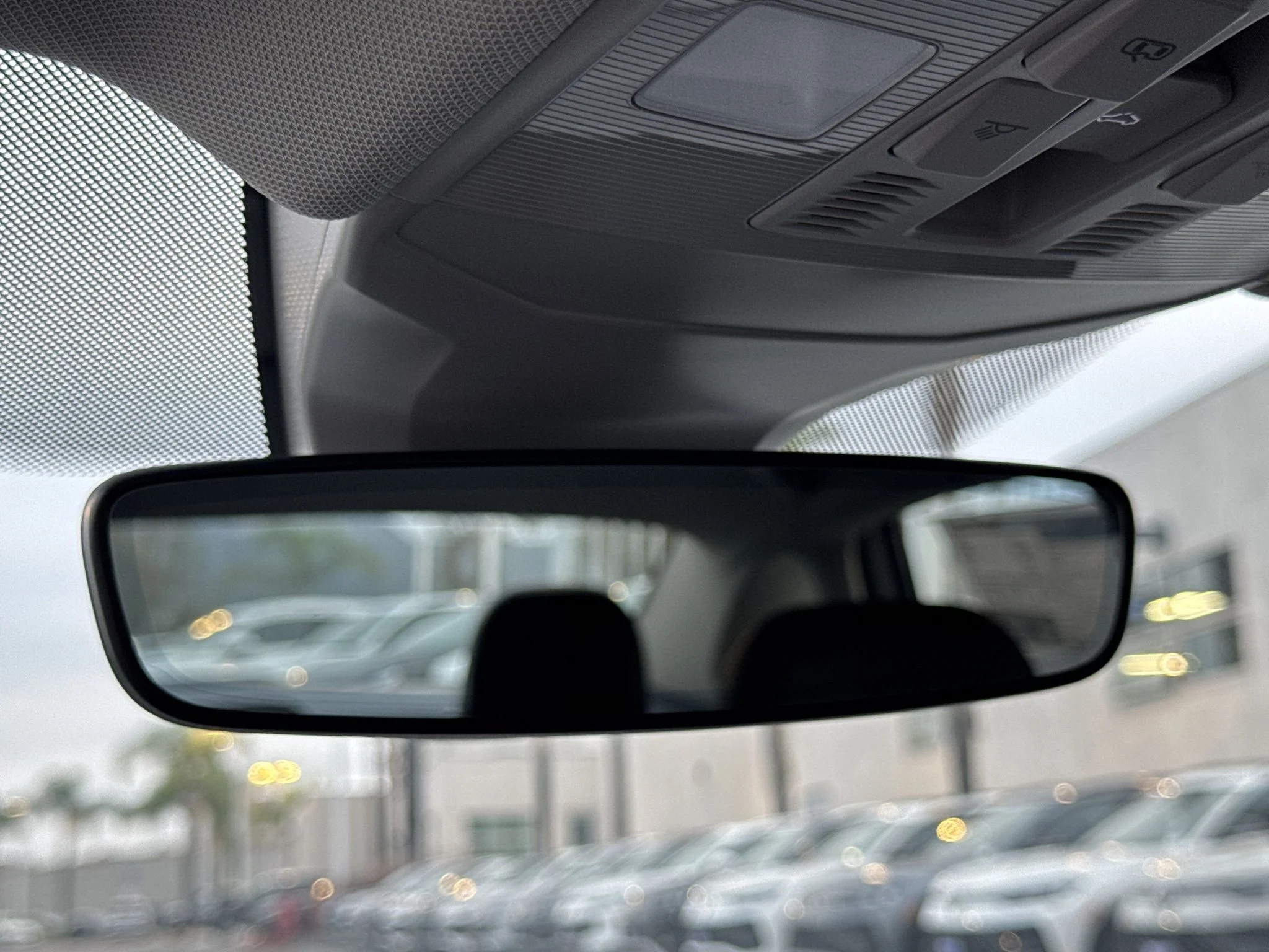 New 2026 Opal White Pearl Volkswagen SE image 28
