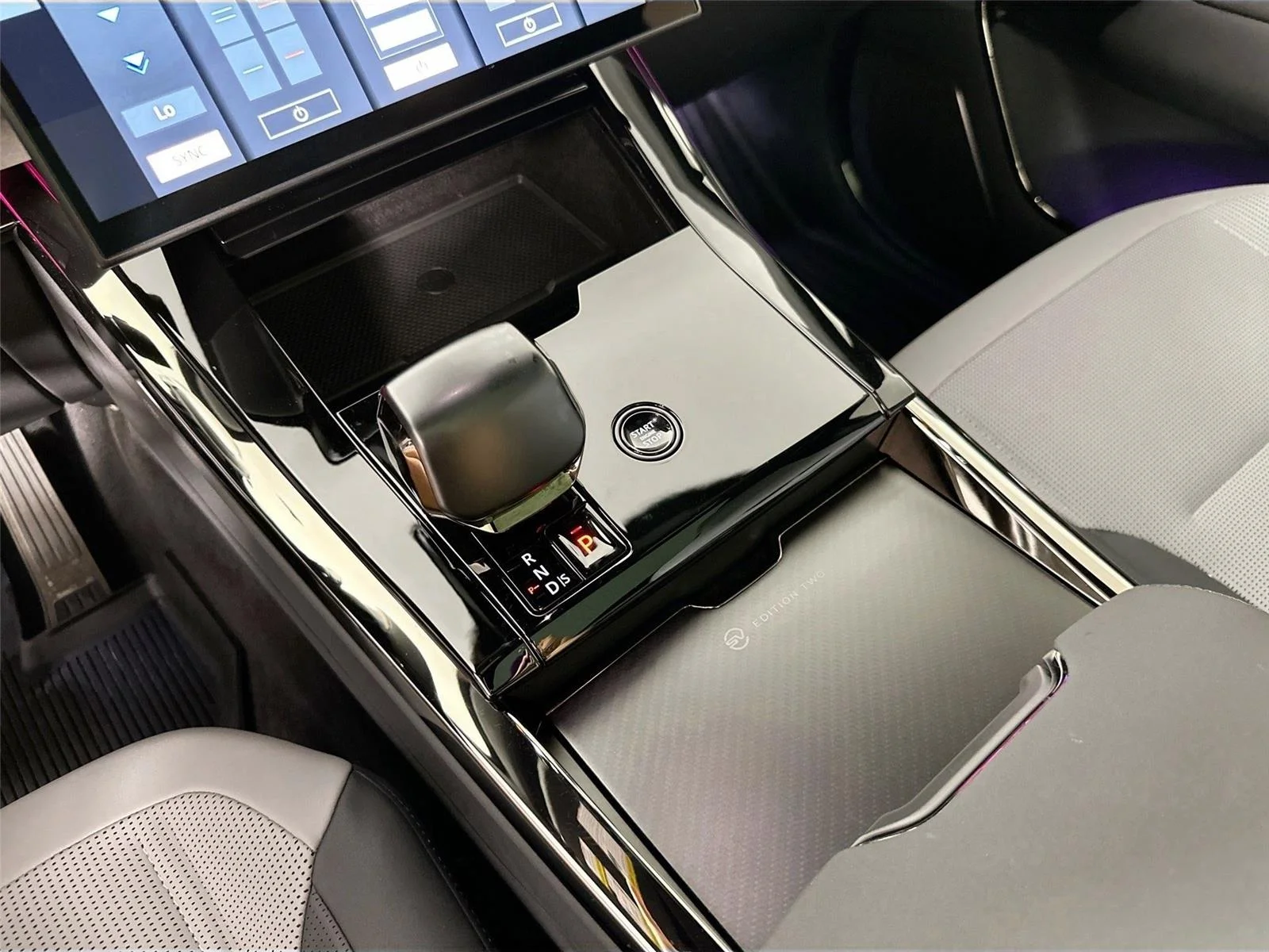 Used 2025 Blue (Dark) Land Rover SV Edition Two image 15