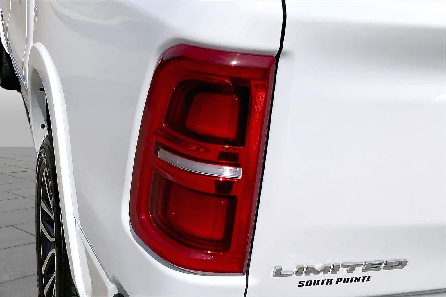 New 2027 Bright White Clear-Coat Exterior Paint RAM Limited image 14