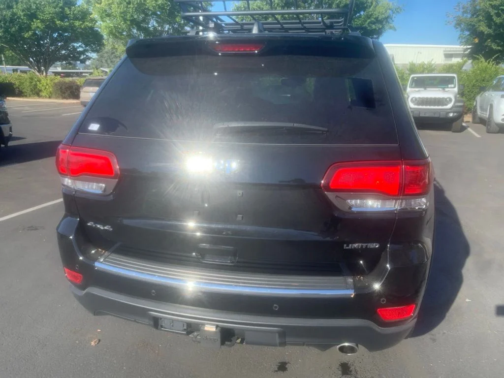 Used 2022 Diamond Black Crystal Pearlcoat Jeep Limited image 3