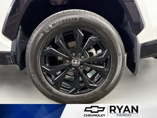 Used 2024  Toyota Hybrid SE image 30