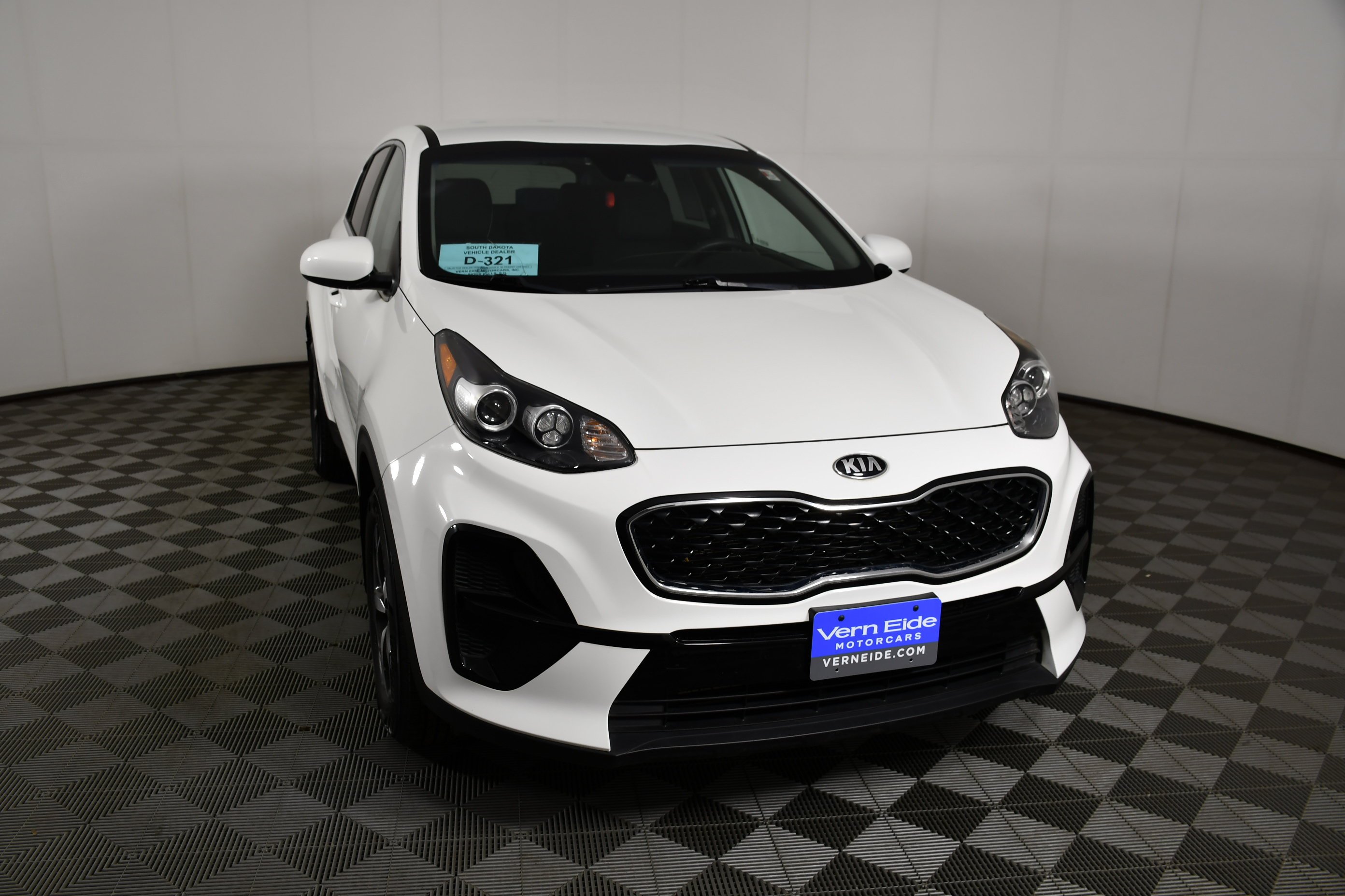 Used 2021 Clear White Kia LX image 3