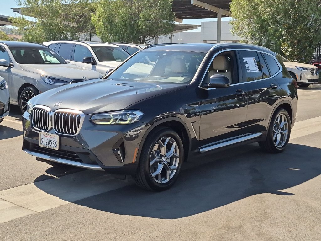 Used 2023 Gray BMW xDrive30i image 2