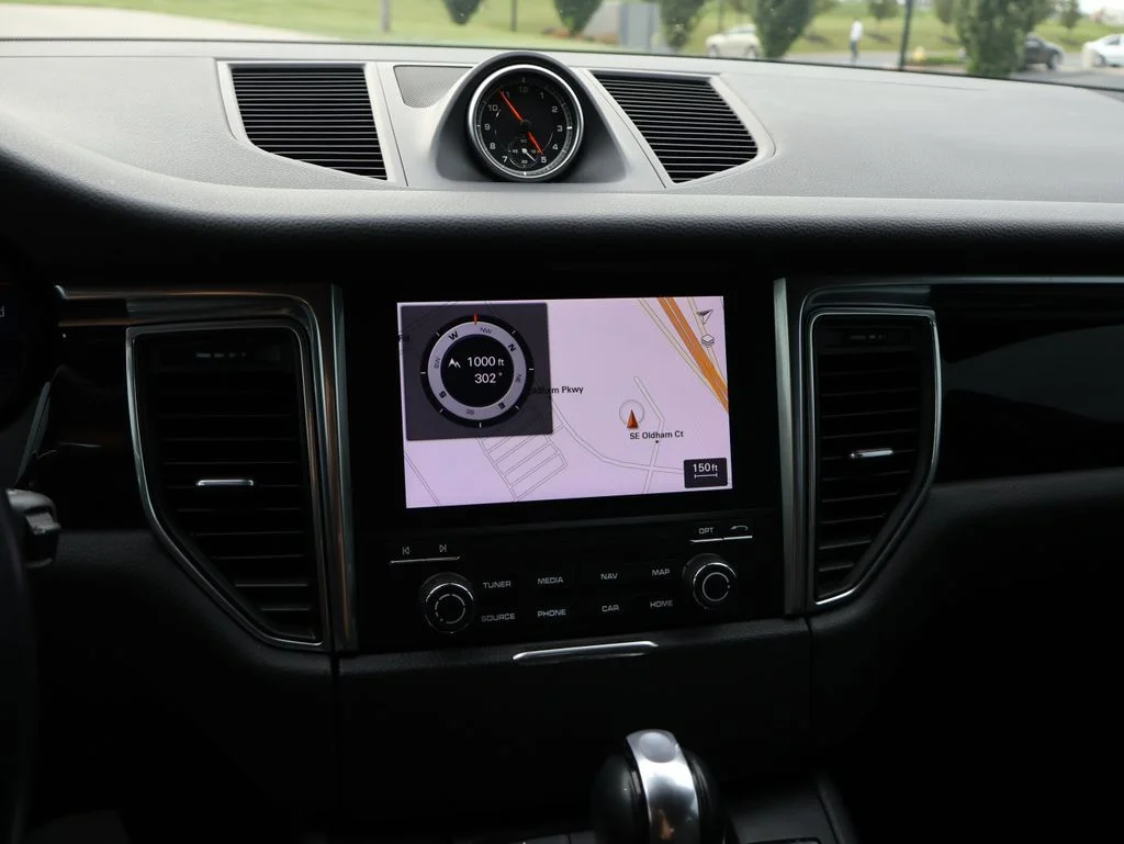 Used 2018  Porsche Base image 21