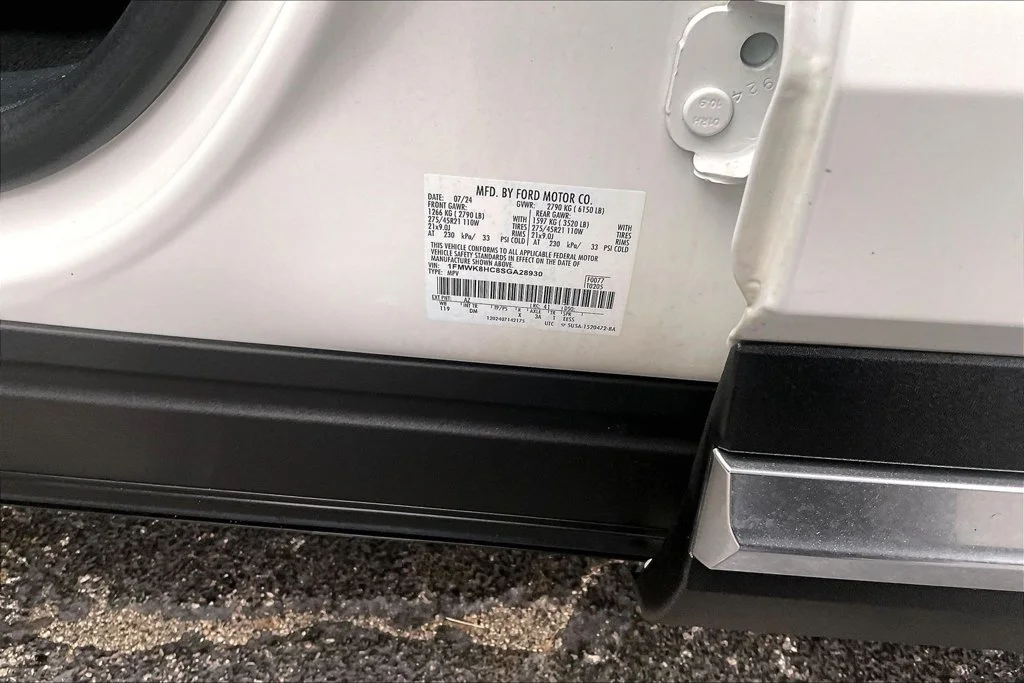 Certified Used 2025 White Metallic Ford Platinum image 34