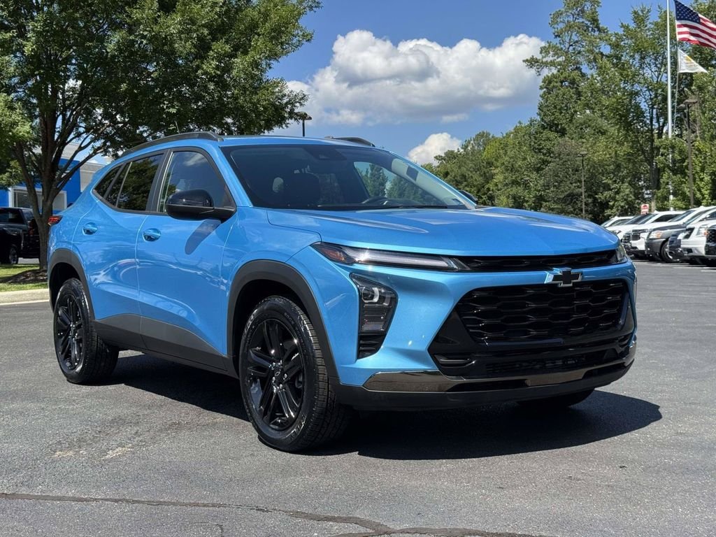 Used 2025 Blue Chevrolet ACTIV image 2