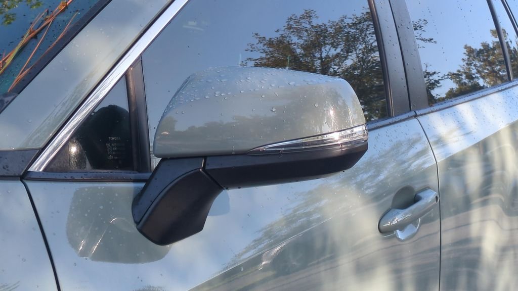 Used 2020  Toyota XLE image 27
