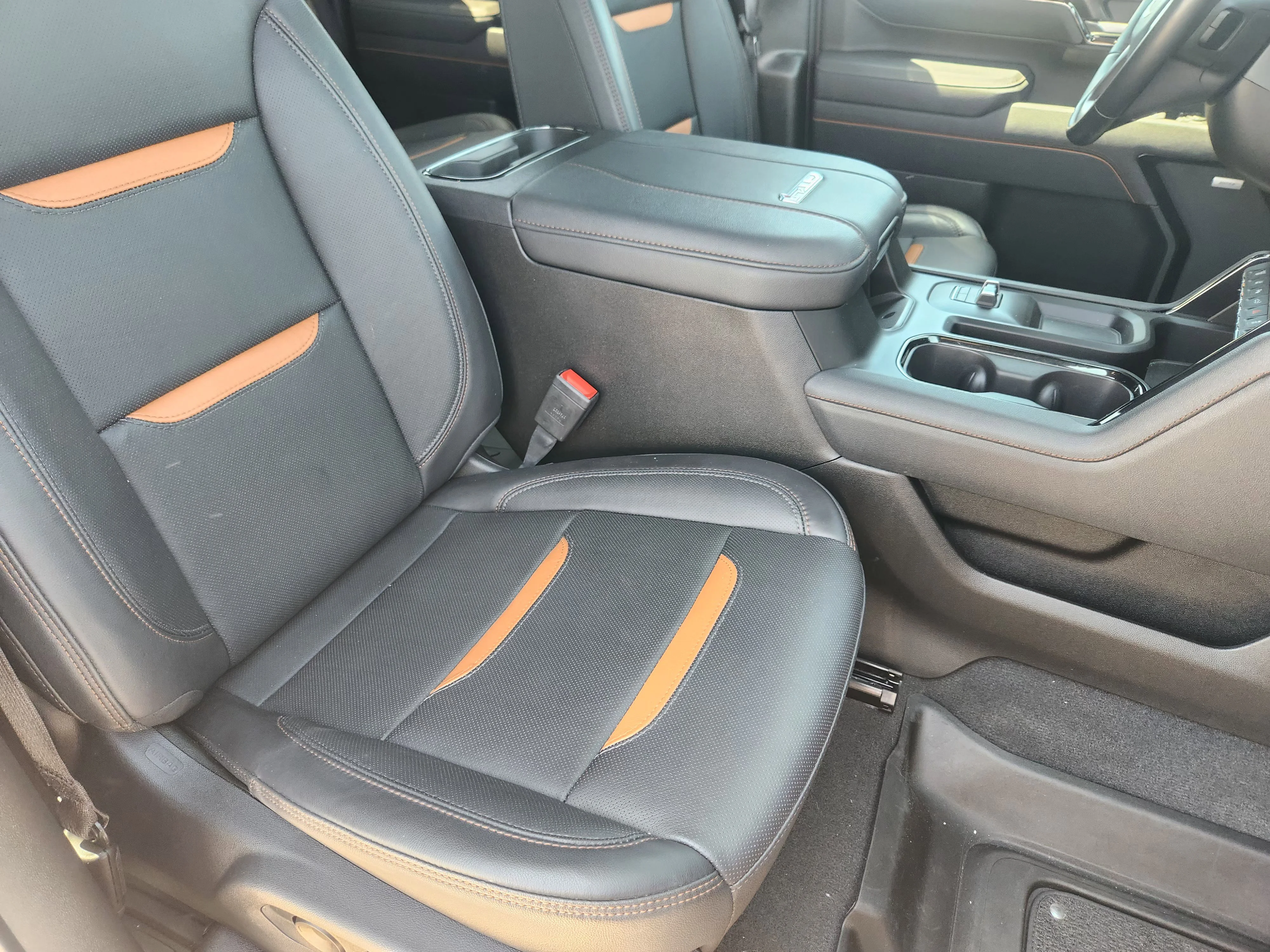 Used 2025 Summit White GMC AT4 image 15