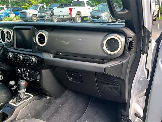 Used 2022 White Jeep Unlimited Sahara image 17