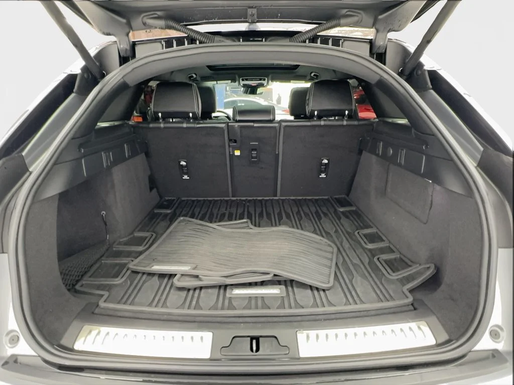 Used 2023 Gray Land Rover R-Dynamic S image 17