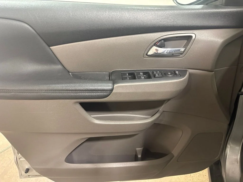 Used 2016 Lunar Silver Metallic Honda SE image 16