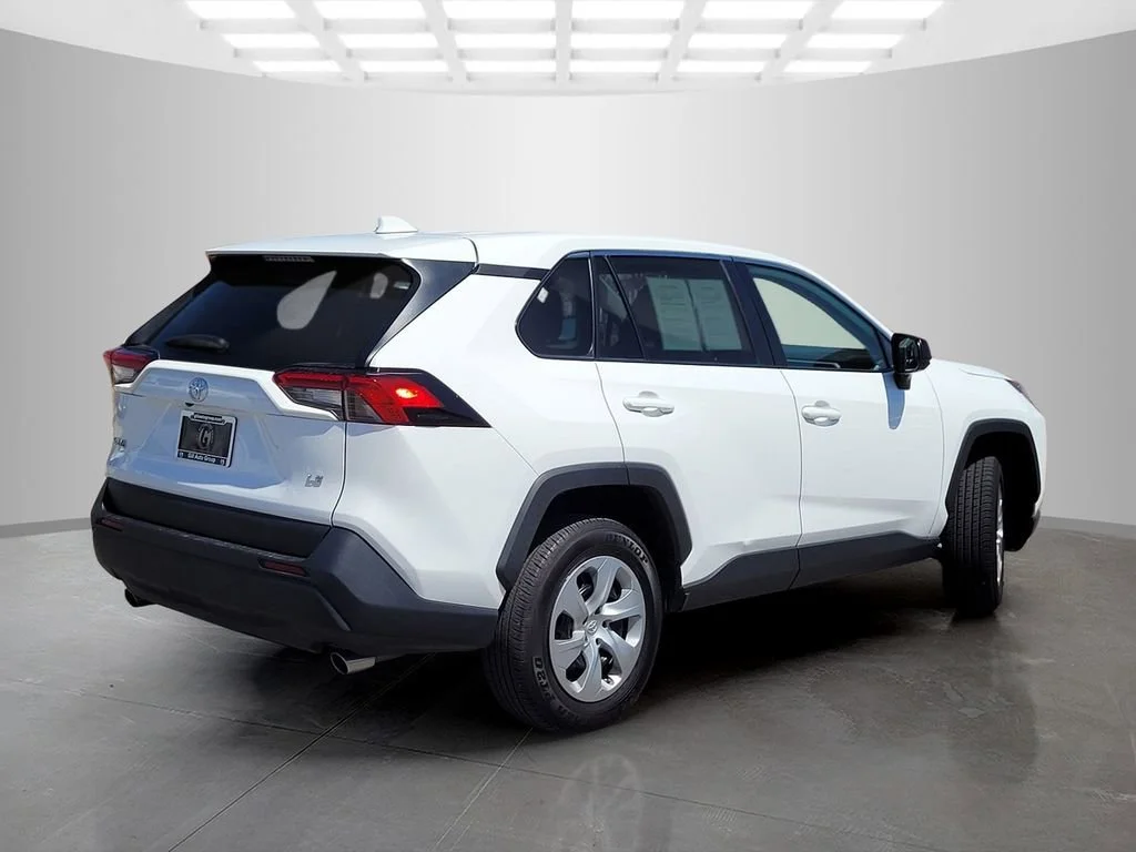 Used 2024  Toyota LE image 4