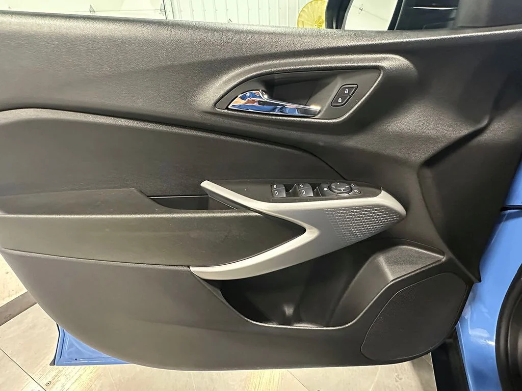 Used 2024 Blue Chevrolet 1RS image 18