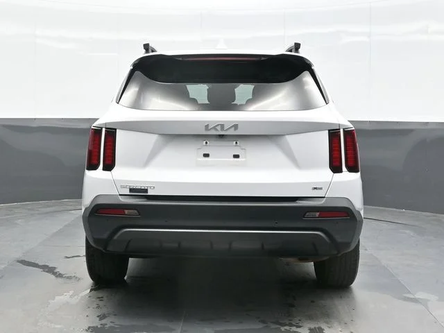 Used 2023 White Kia X-Line S image 2