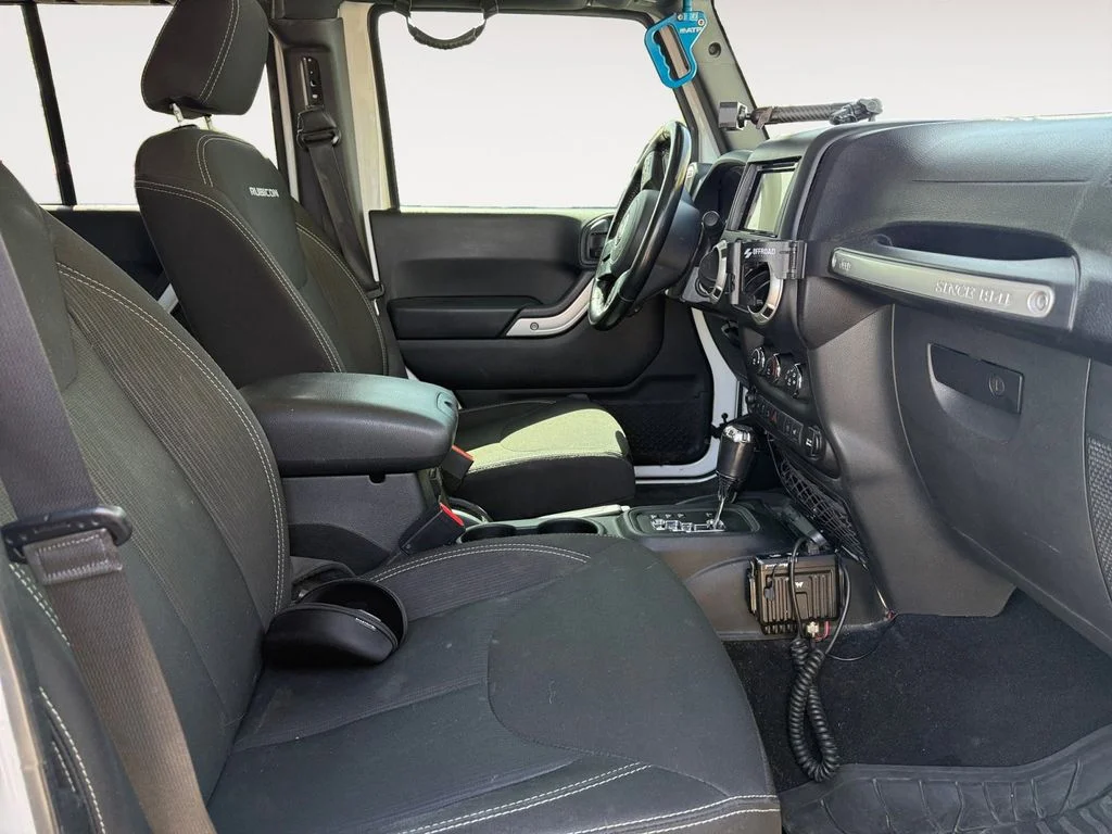 Used 2018 White Jeep Unlimited Rubicon image 11
