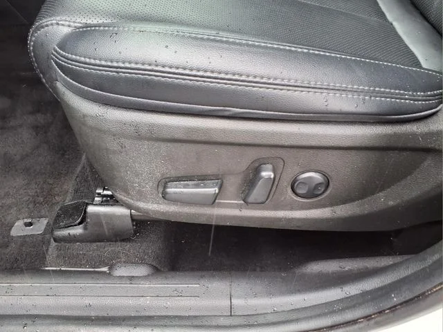Used 2023 White Hyundai SEL image 16