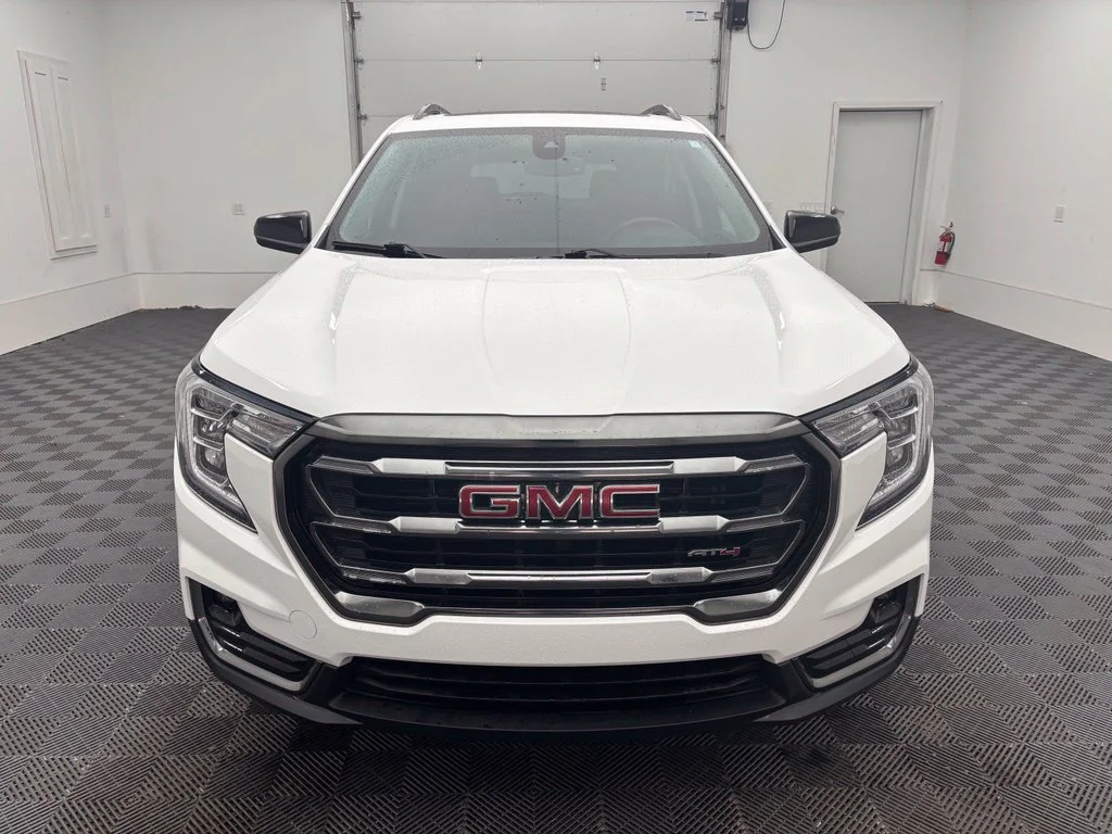Used 2022 White GMC AT4 image 15