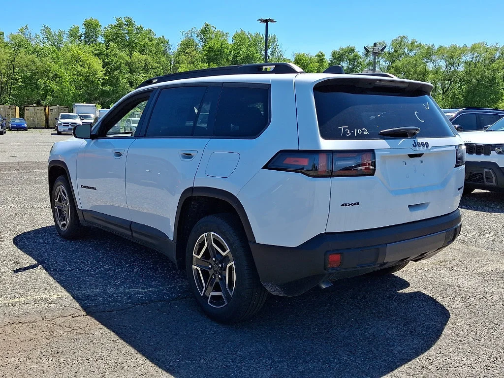 New 2026 Bright White Clear-Coat Exterior Paint Jeep Limited image 6