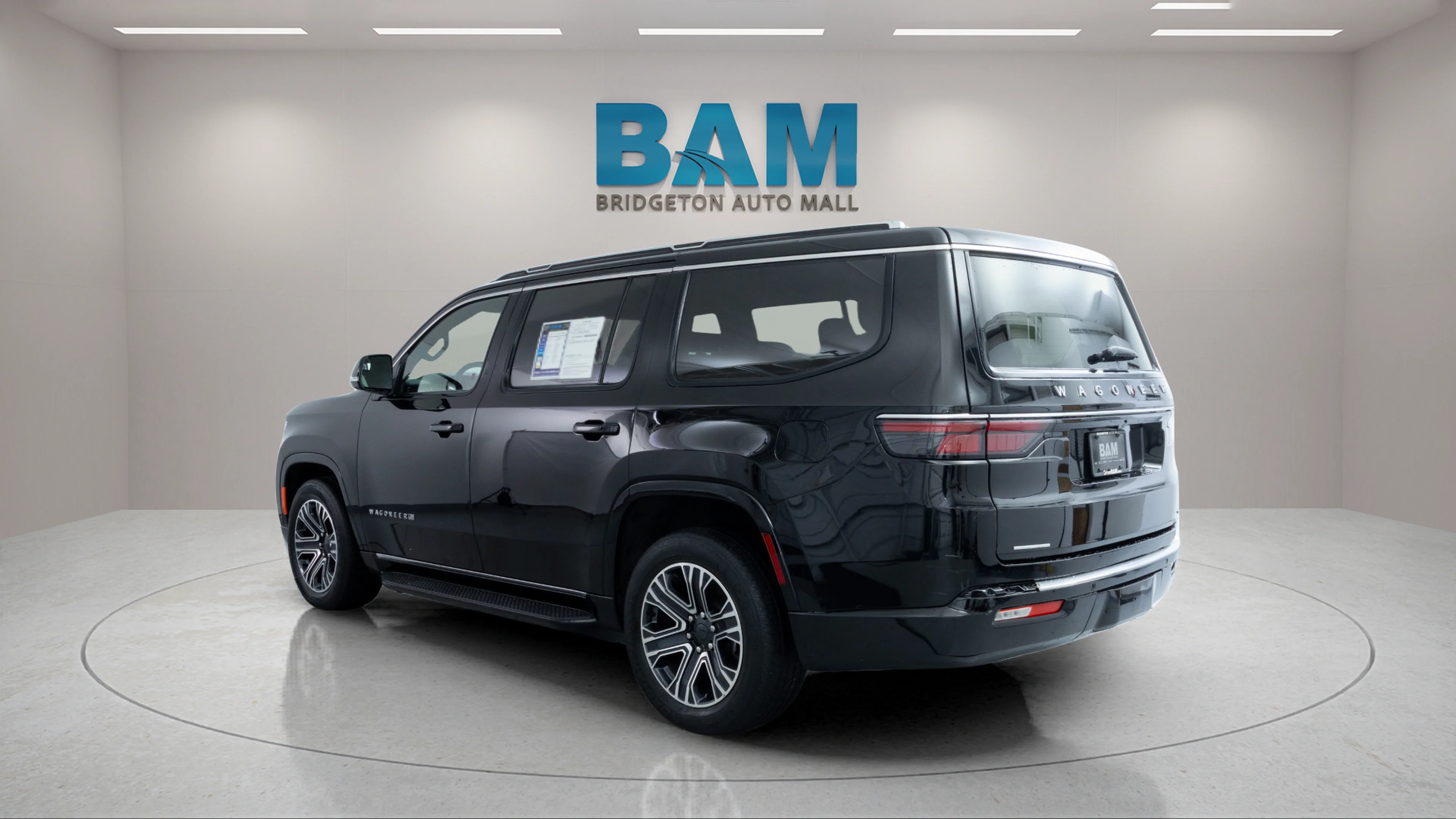 Used 2023 Diamond Black Crystal Pearlcoat Jeep Series II image 5