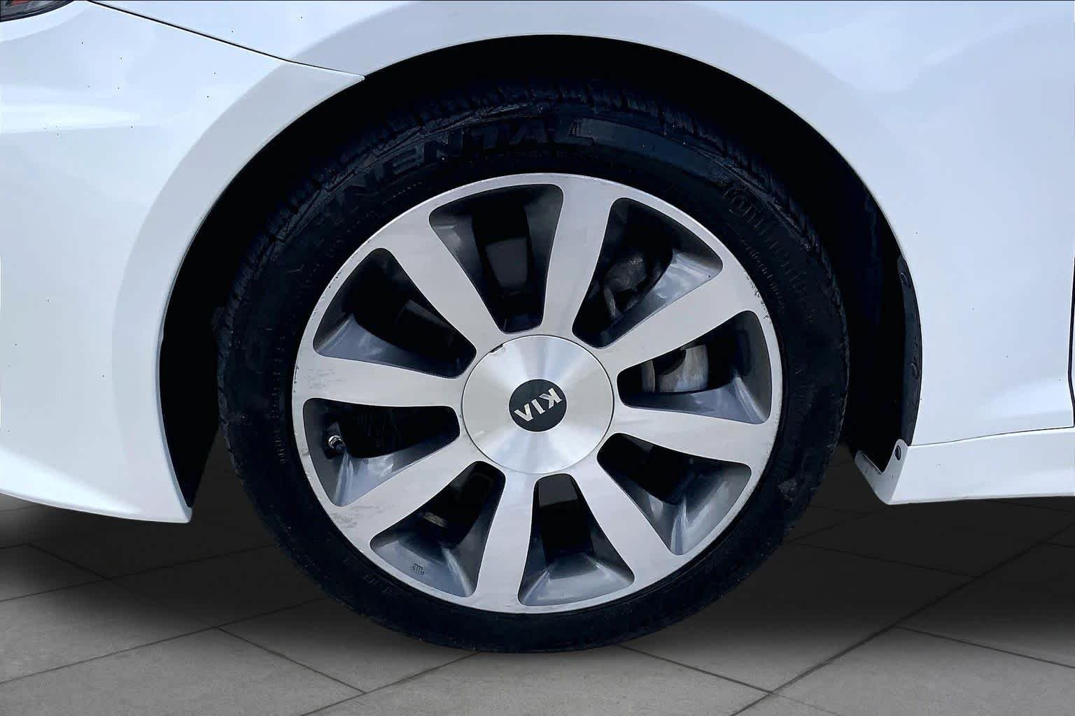 Used 2012 Snow White Pearl Kia SX image 9