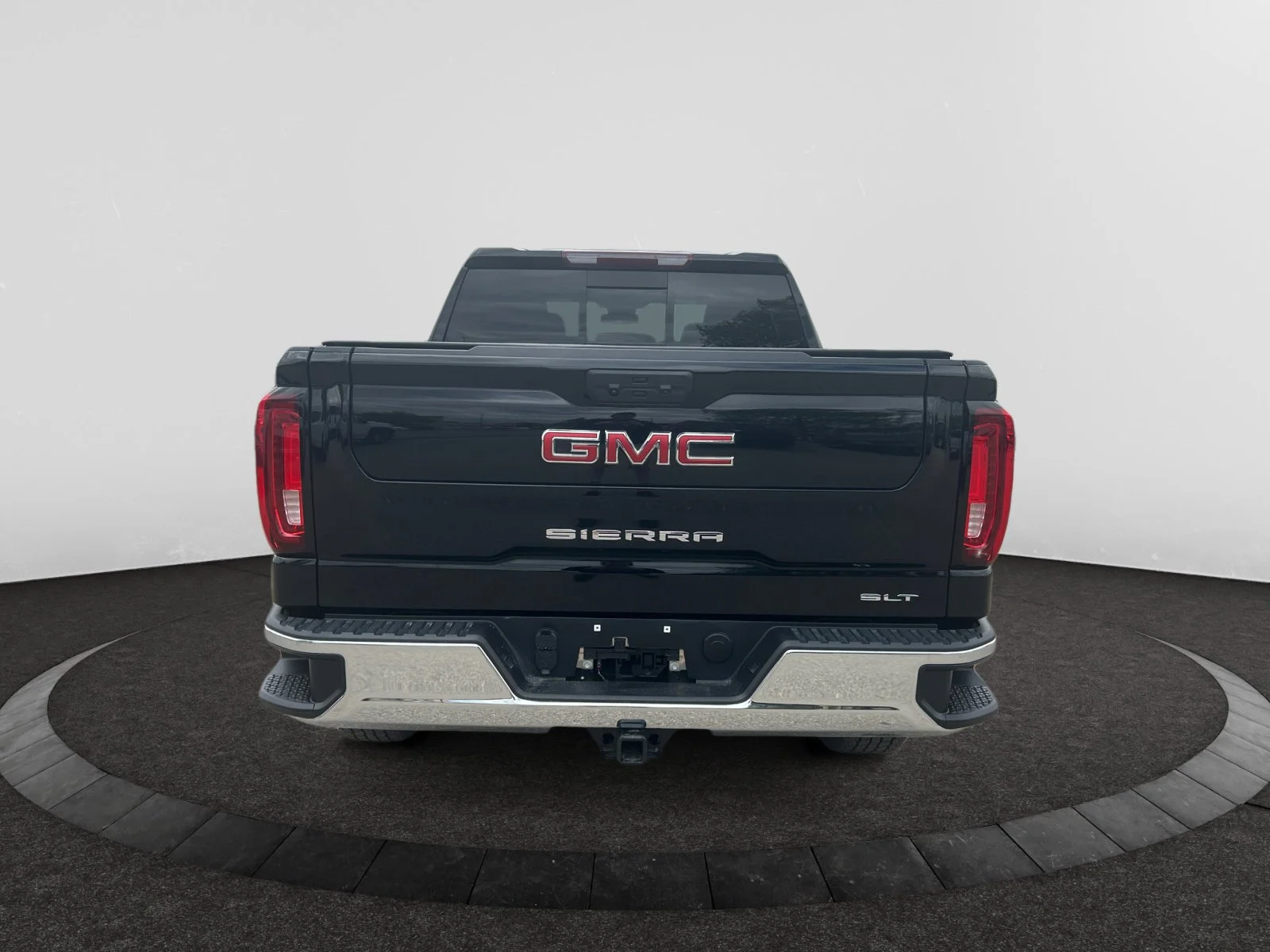 Used 2025 Black GMC SLT Crew Cab image 4