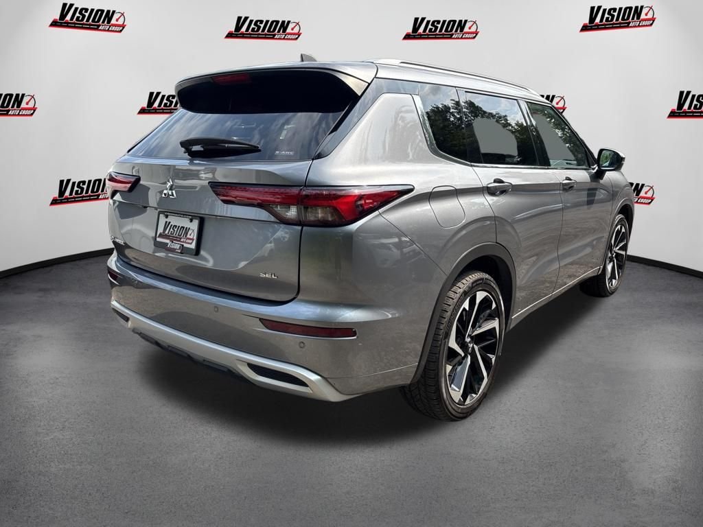 Used 2024 Black Mitsubishi SEL image 5