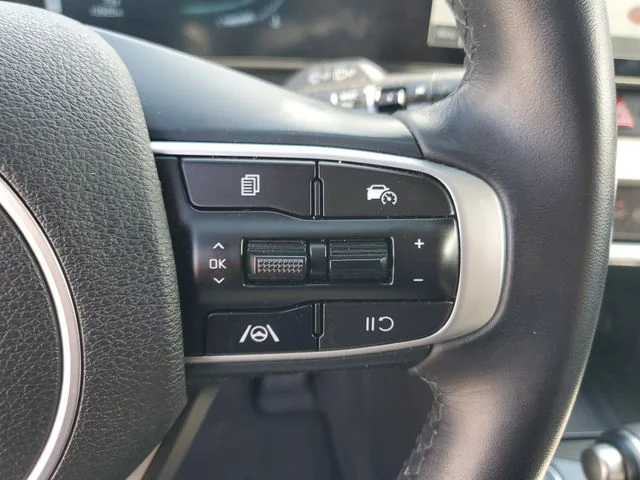 2025 Kia Sportage EX - Photo 23