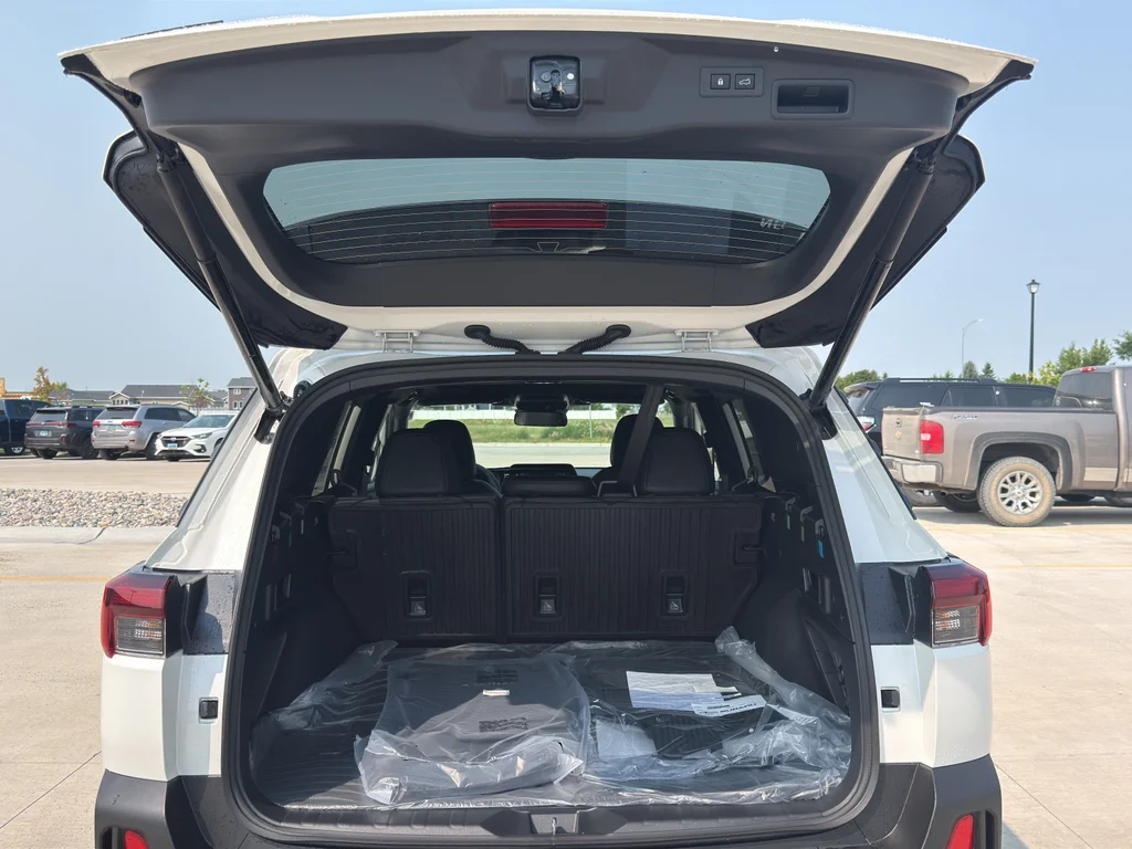 New 2026 CRYSTAL WHITE PEARL Subaru Premium image 7
