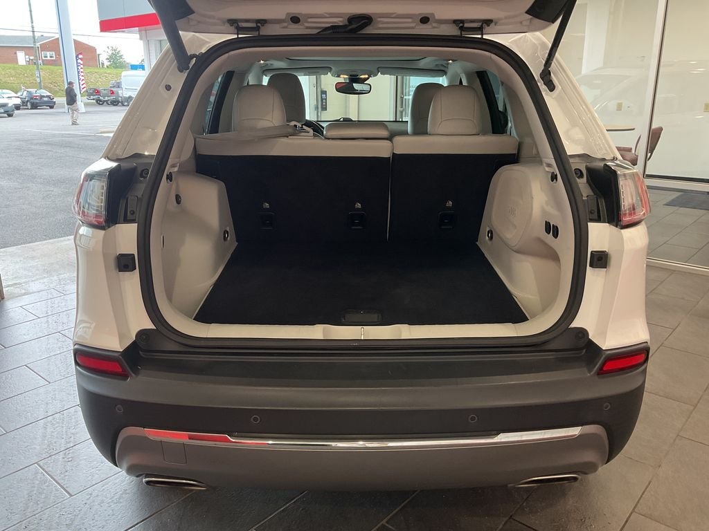 Used 2021 White Jeep Limited image 9