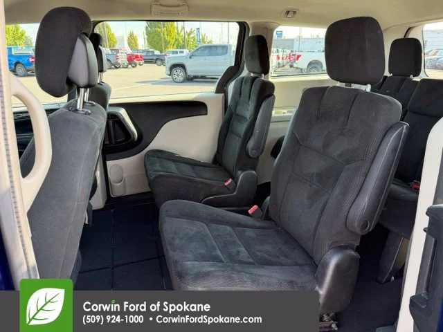 Used 2015 True Blue Pearlcoat Dodge AVP image 11