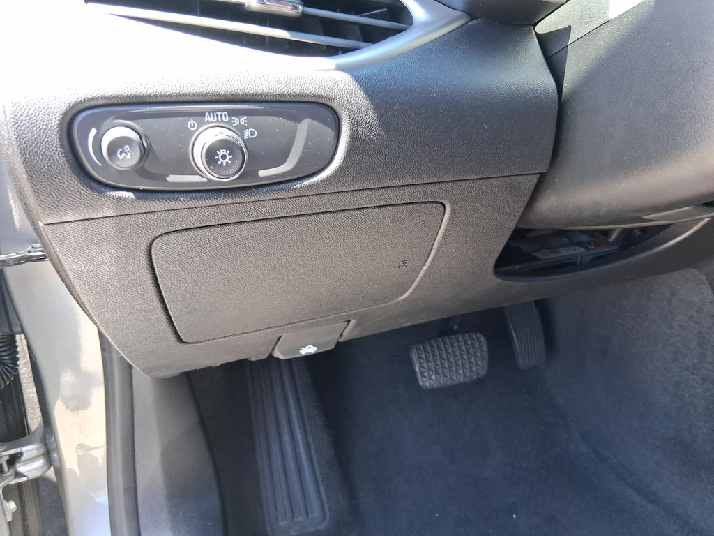 Used 2024 Gray Chevrolet LT image 27