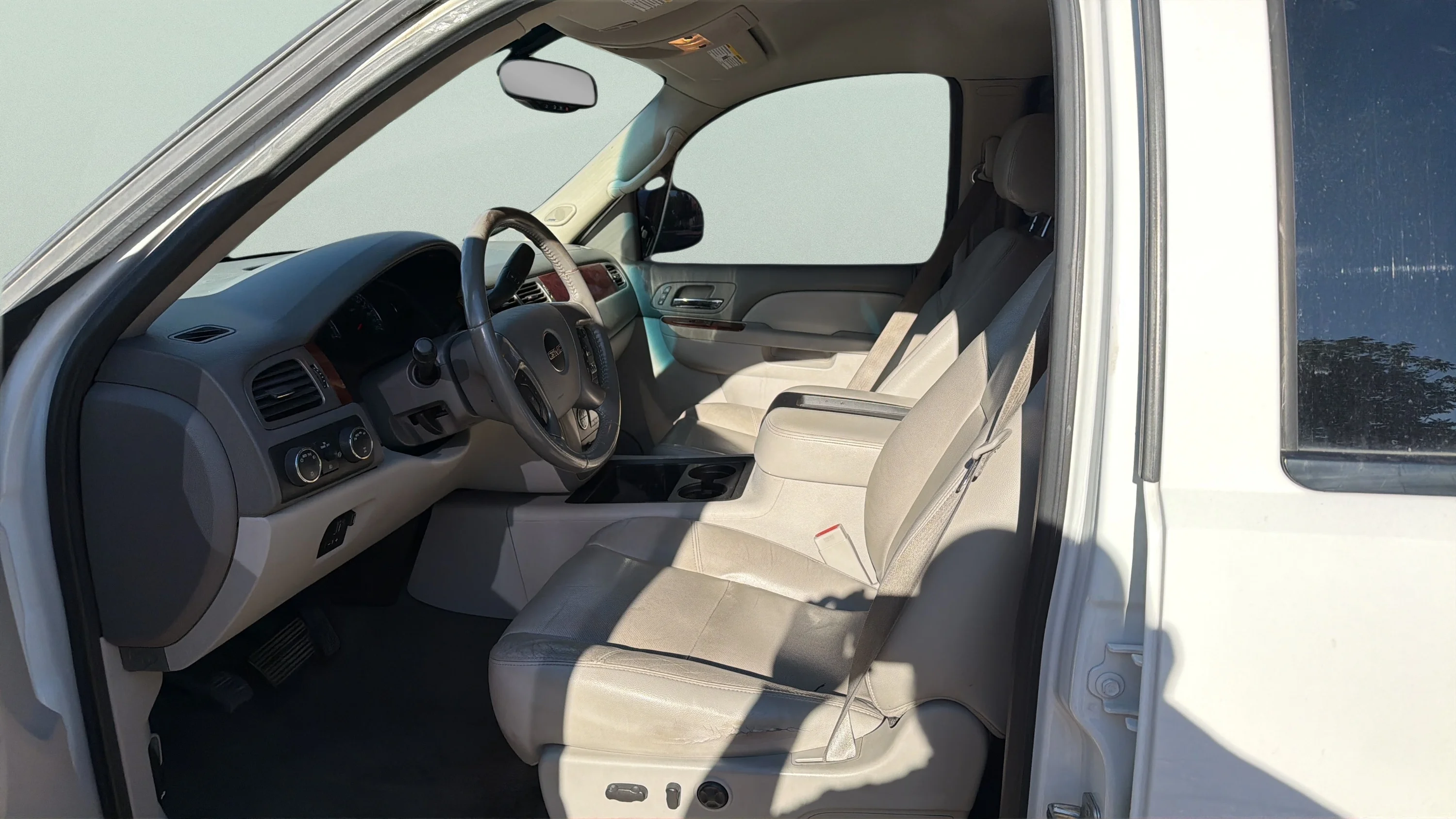 Used 2013 White Gmc SLT image 10