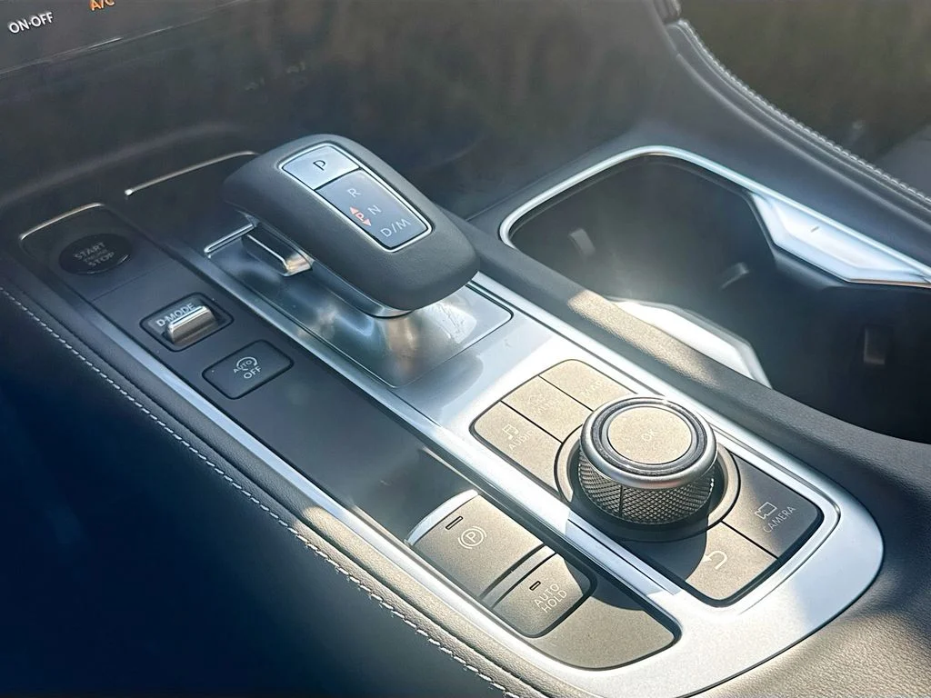 New 2027 MINERAL BLACK INFINITI Luxe FWD image 17