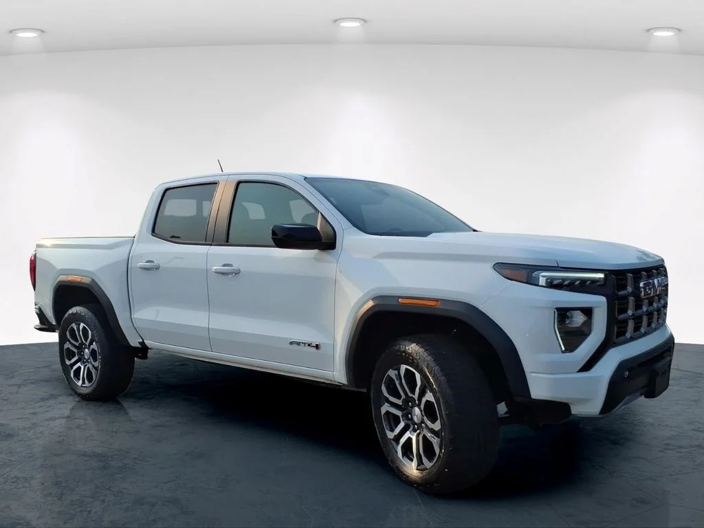 Used 2023 White GMC AT4 image 5