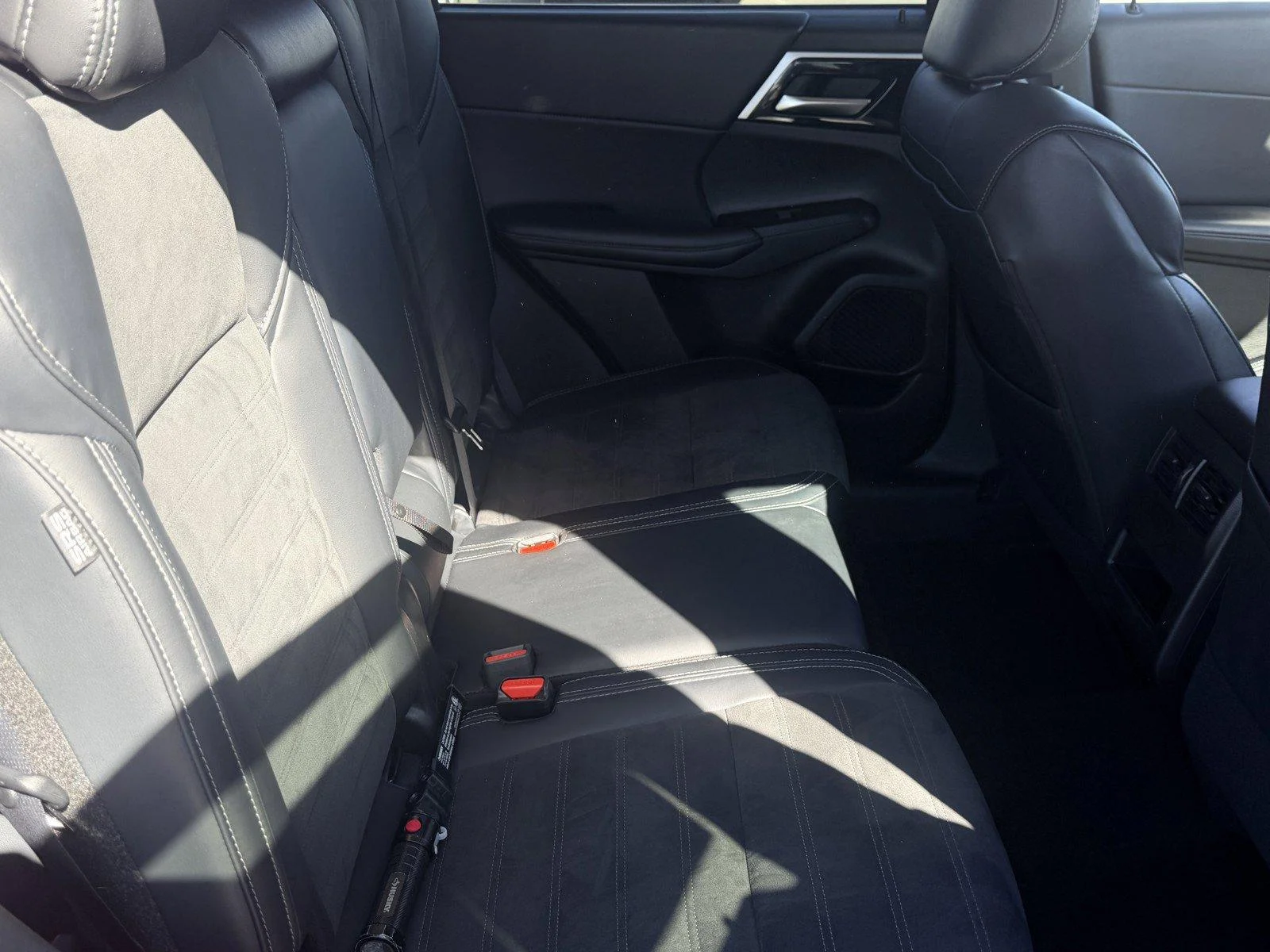 Used 2024  Mitsubishi SE image 10