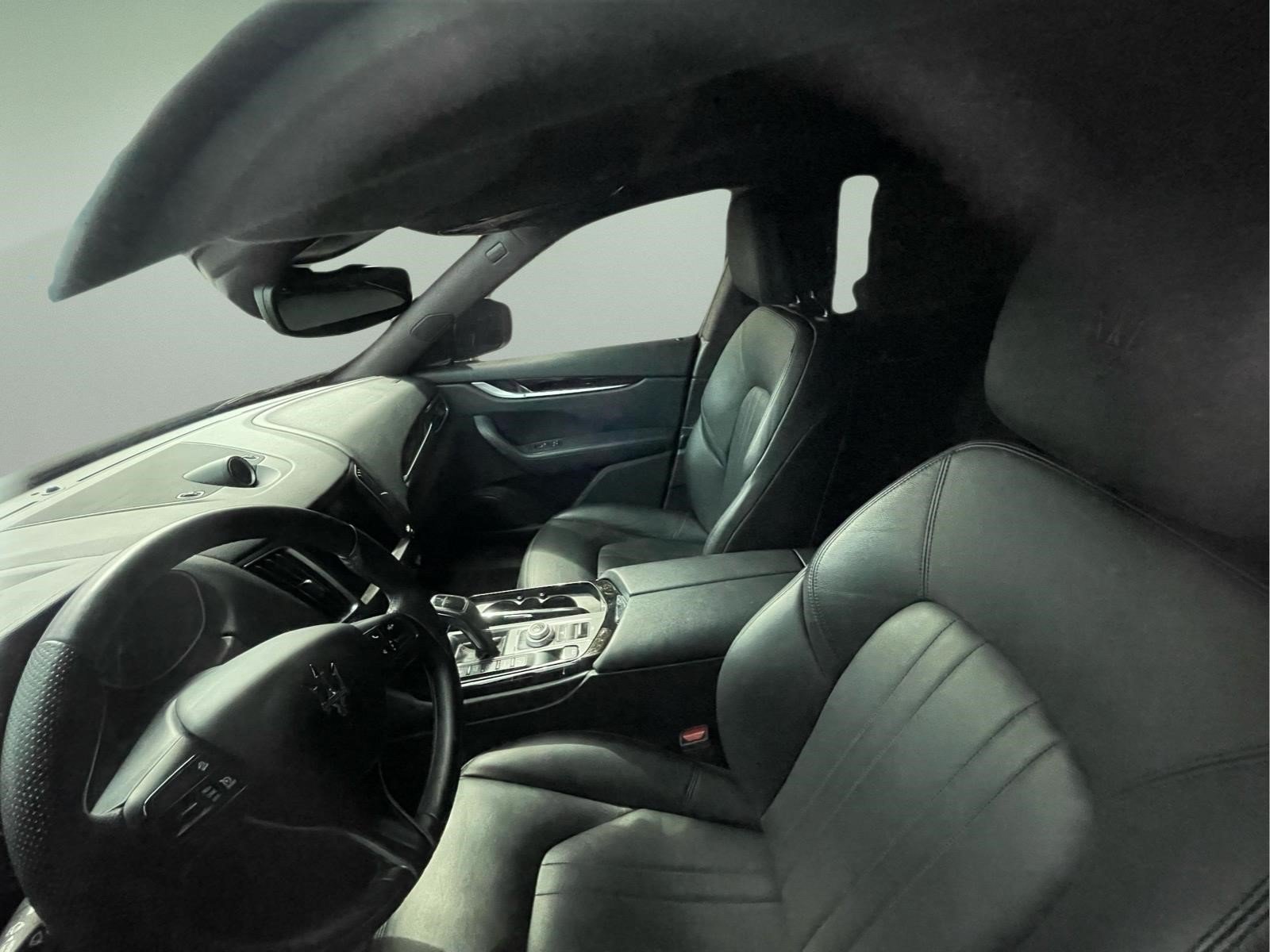 Used 2020  Maserati Base image 25