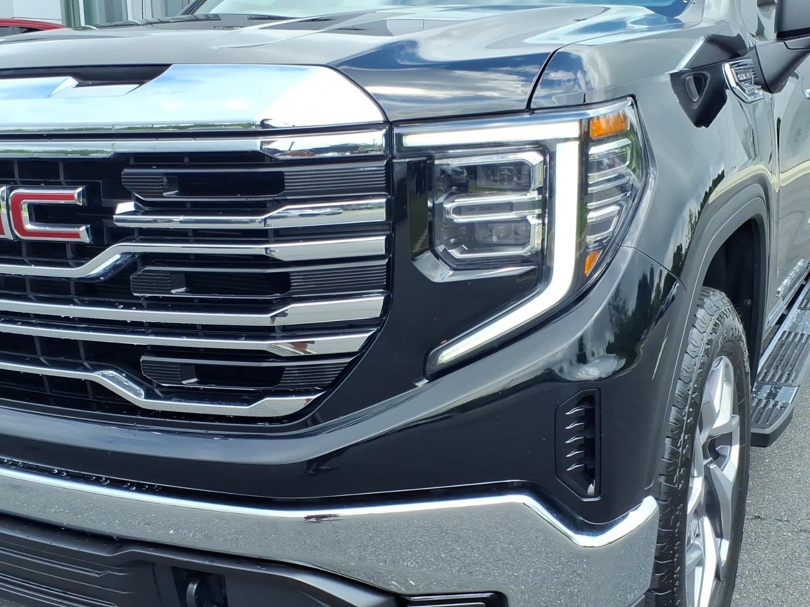 Used 2023 Onyx Black GMC SLT image 16