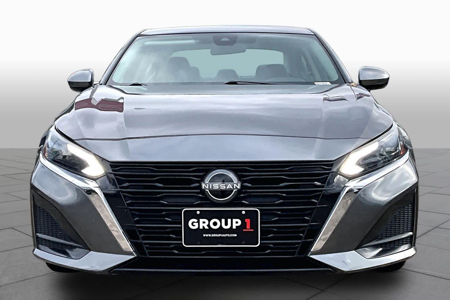 Used 2024 Gun Metallic Nissan 2.5 SV image 4