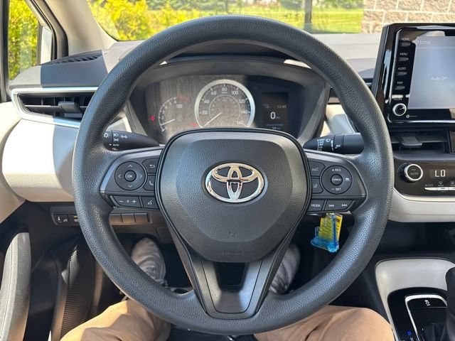 Used 2022 Silver Toyota LE image 17