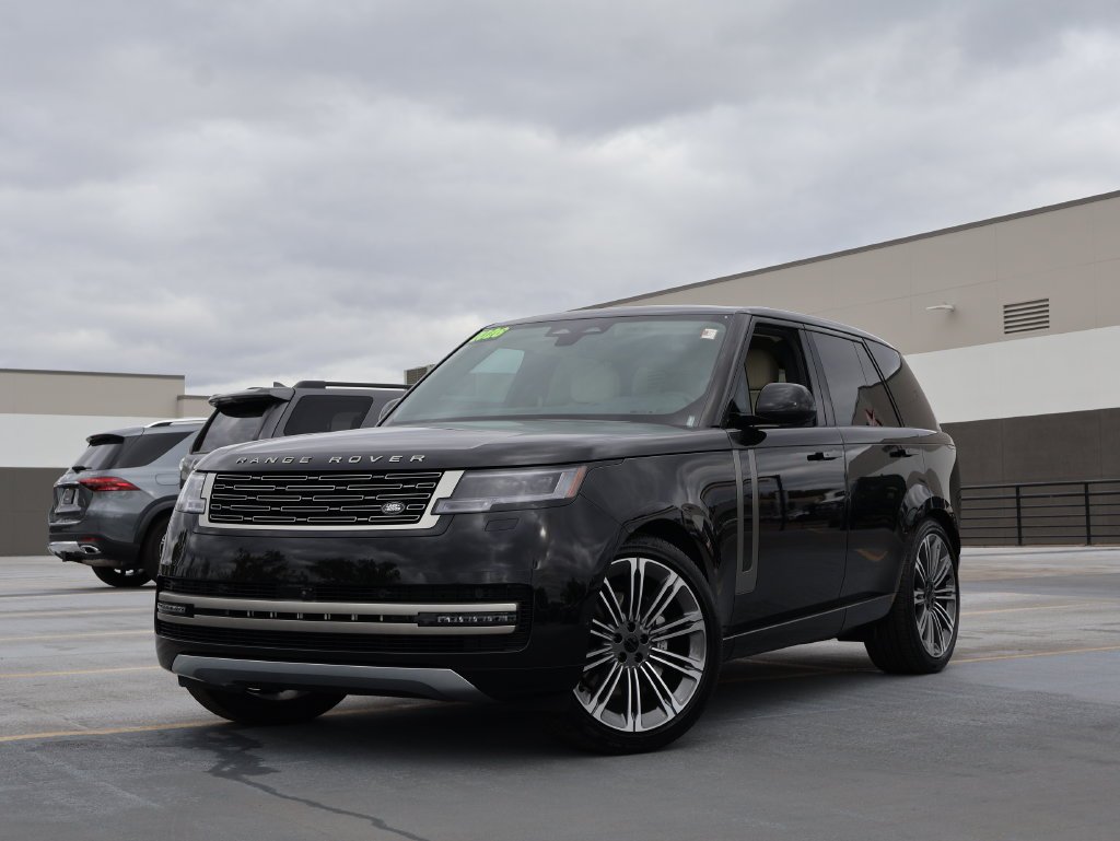 Used 2026 Santorini Black Metallic Land Rover SE image 1