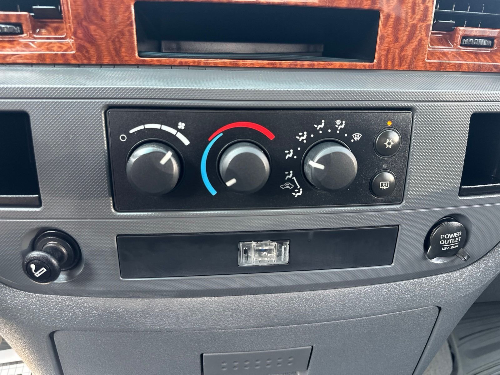 Used 2006 Black Dodge SLT image 47
