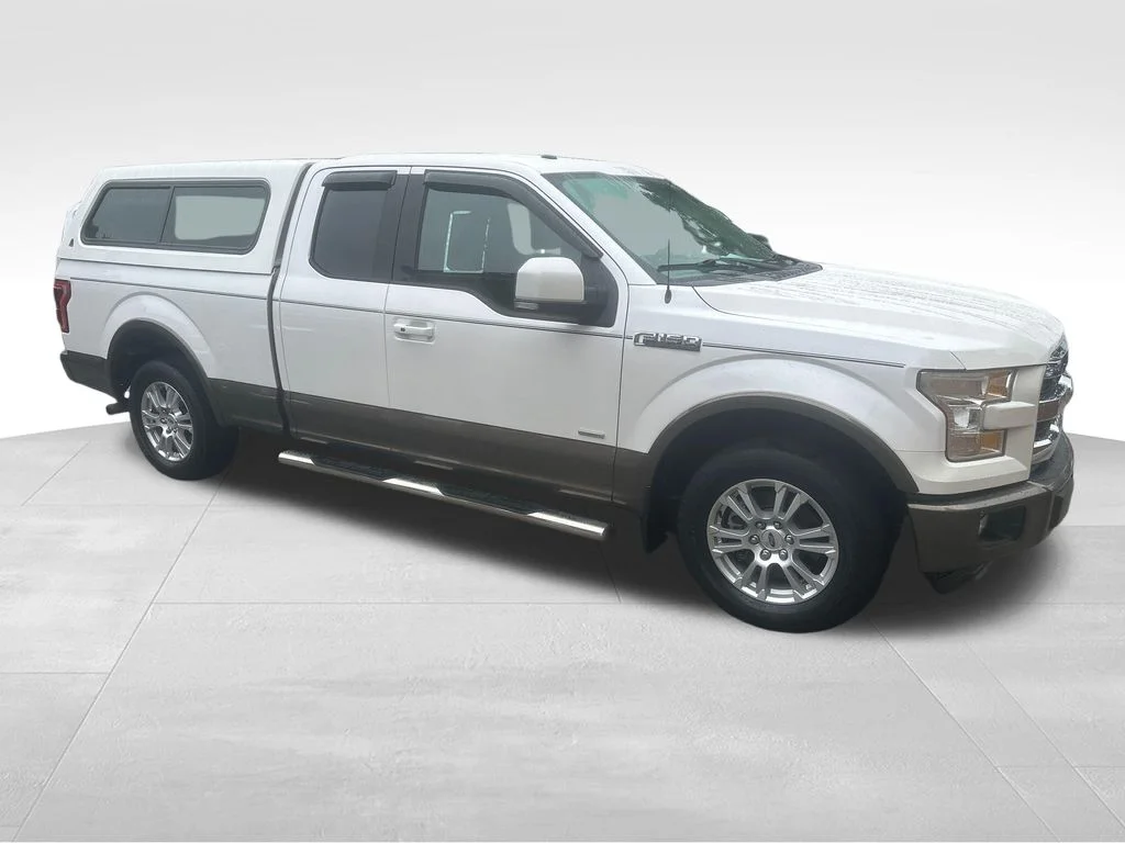 Used 2015  Ford Lariat image 29