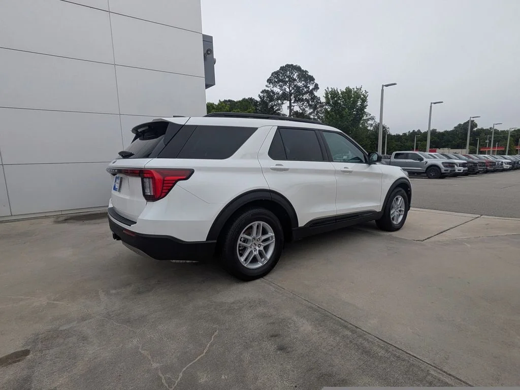 New 2026 Star White Metallic Tri-Coat Ford Active image 4