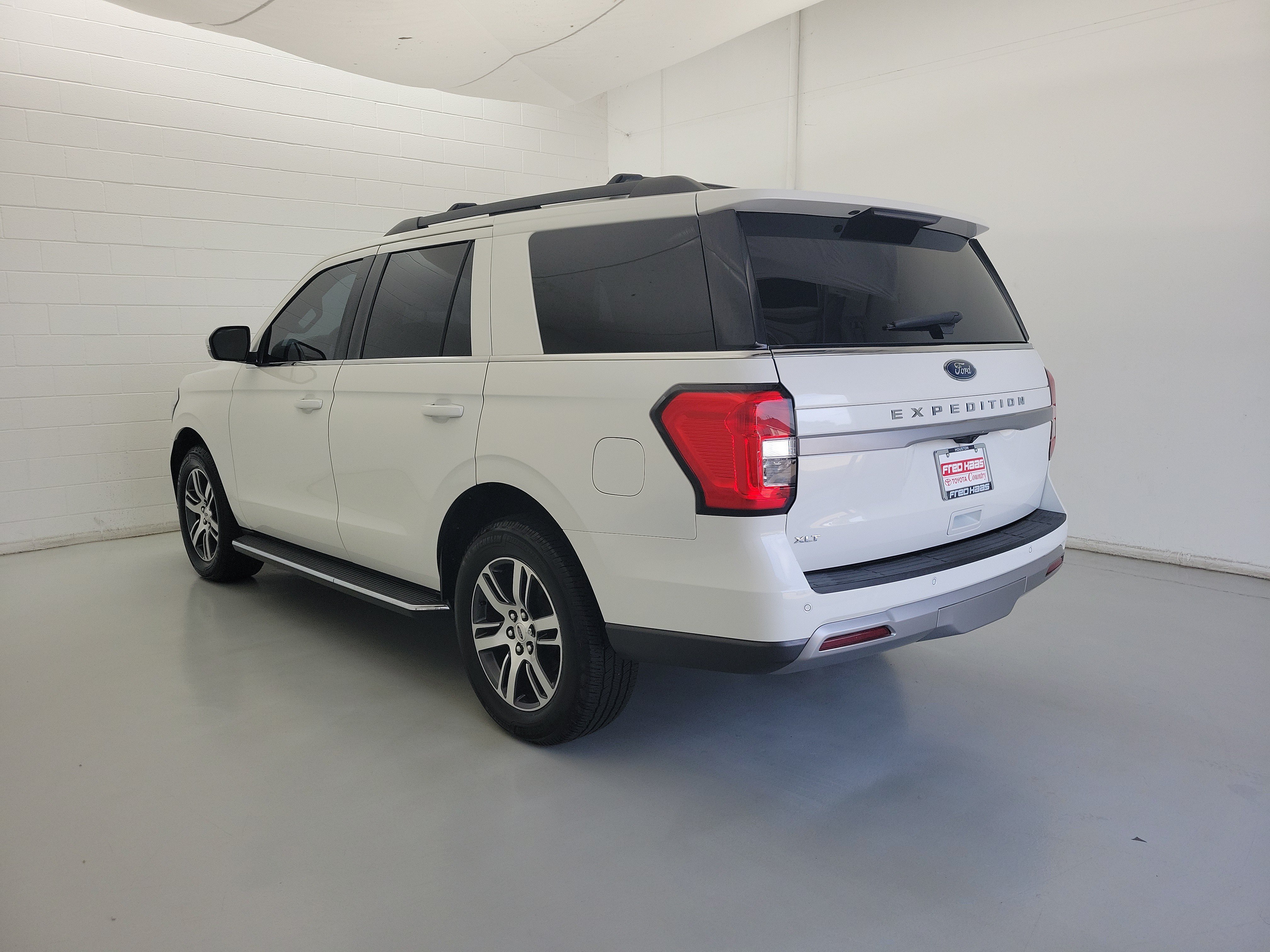 Used 2022 White Metallic Ford XLT image 7