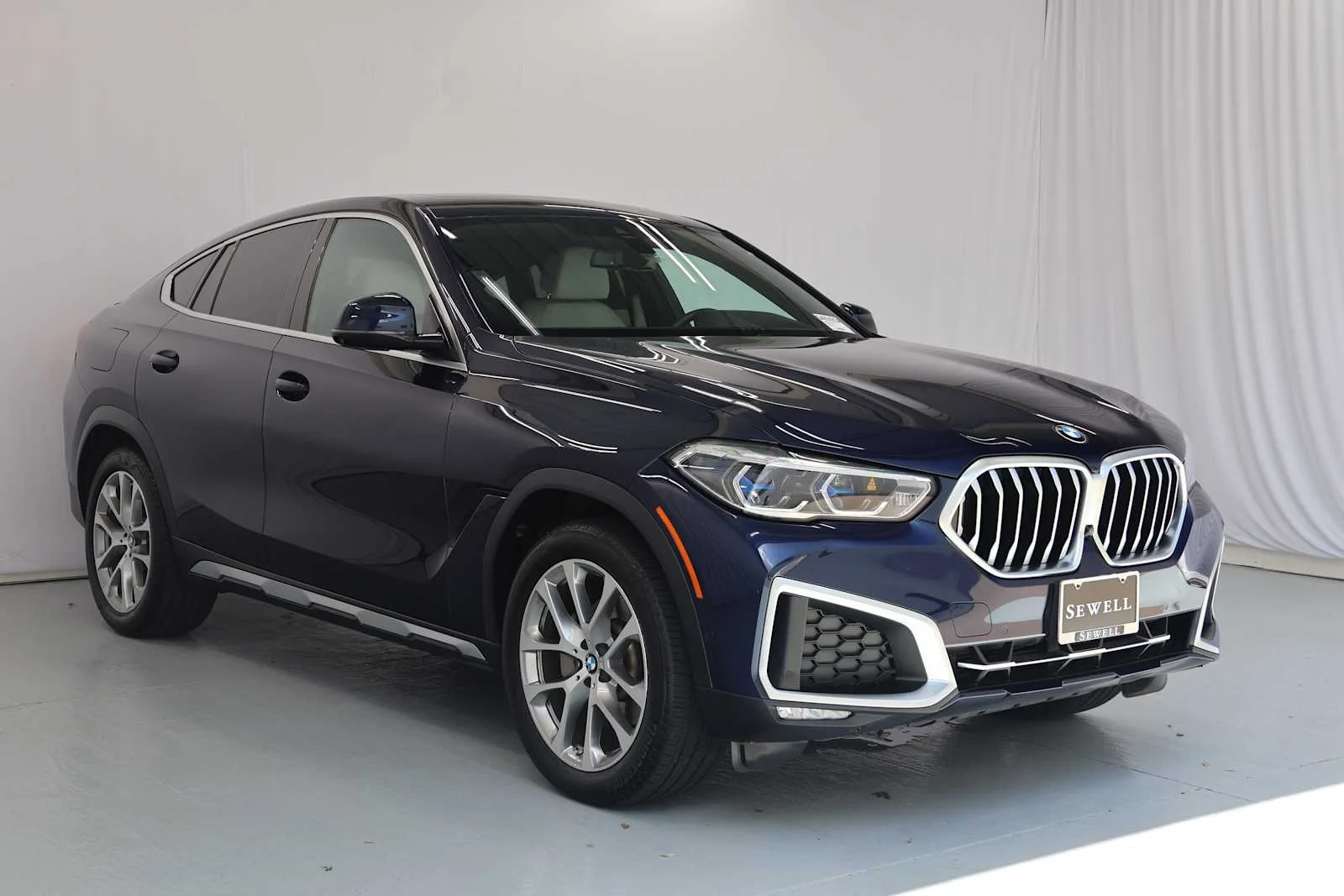 Used 2020 Tanzanite Blue II Metallic BMW xDrive40i image 4