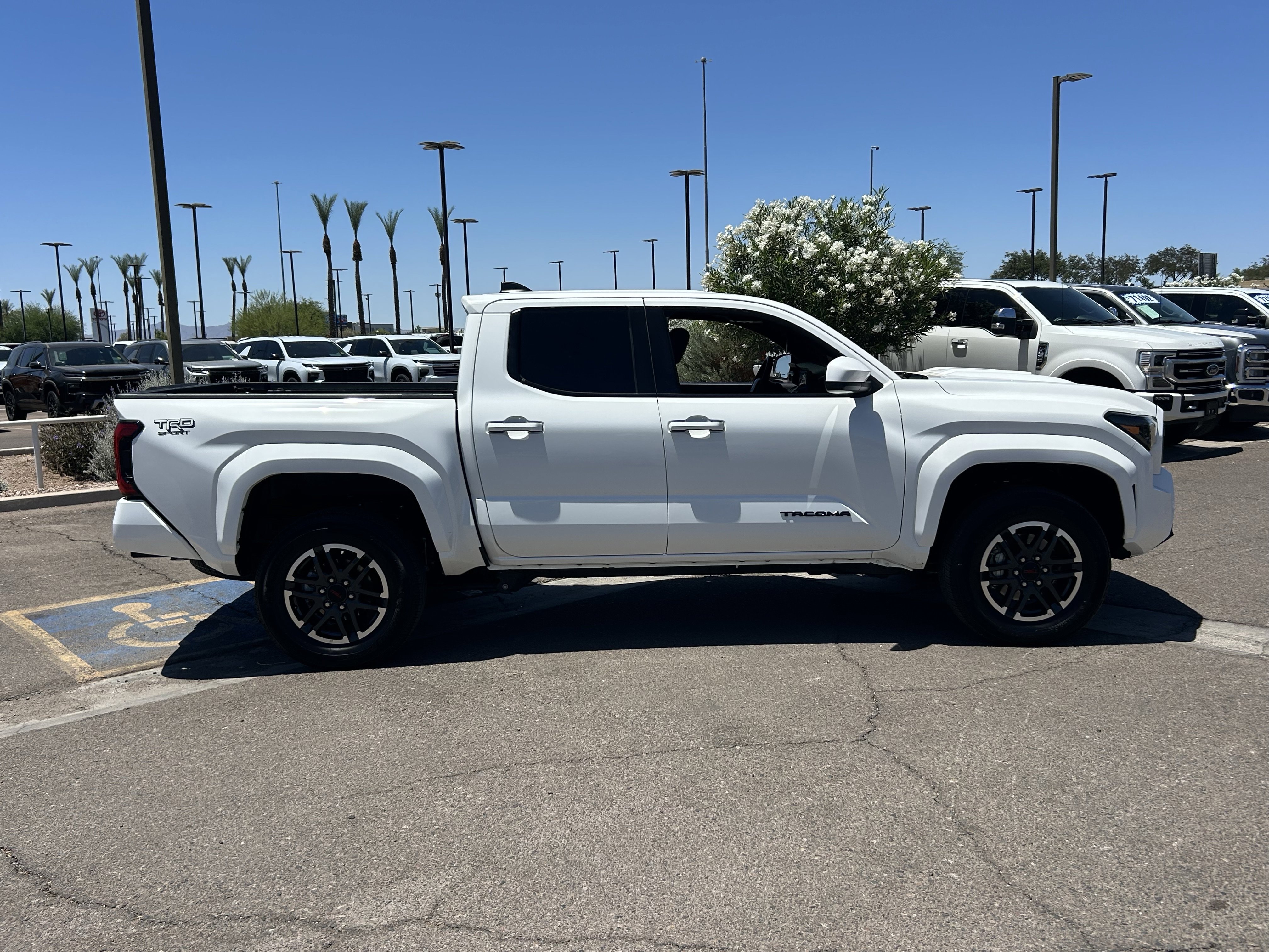2025 Toyota Tacoma TRD Sport - Photo 6