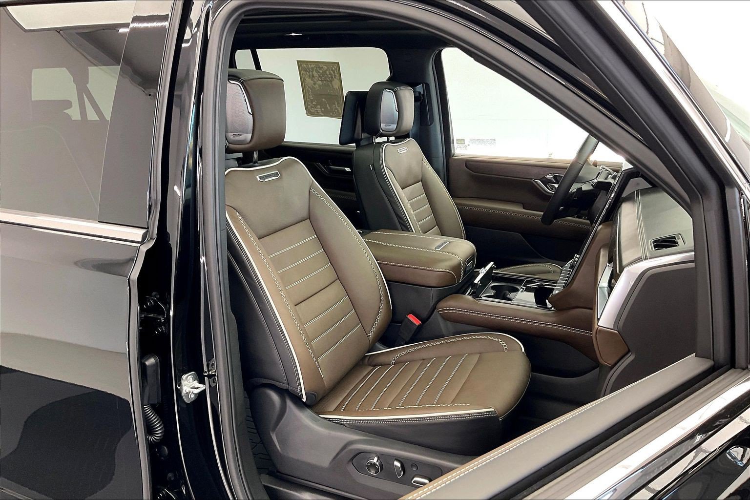 2026 GMC Yukon XL Denali Ultimate - Photo 9