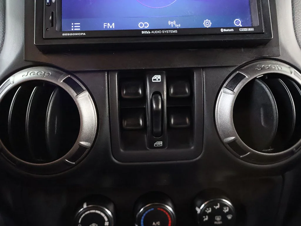 Used 2018 Granite Crystal Metallic Clearcoat Jeep Unlimited Sport image 33