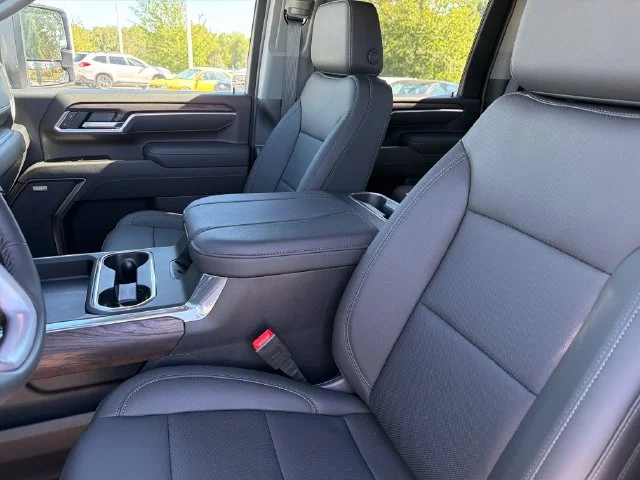 New 2026 White GMC SLT image 18